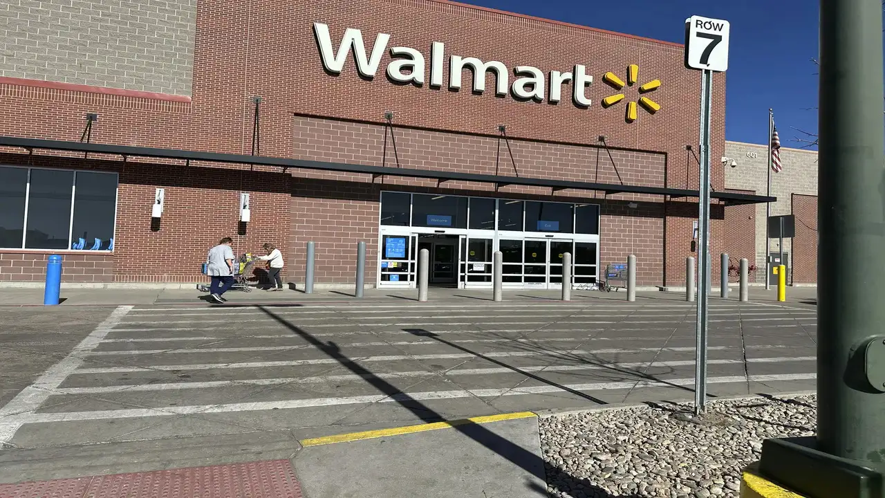 Walmart Cuts 1500 US Jobs in Effort to Streamline Structure
