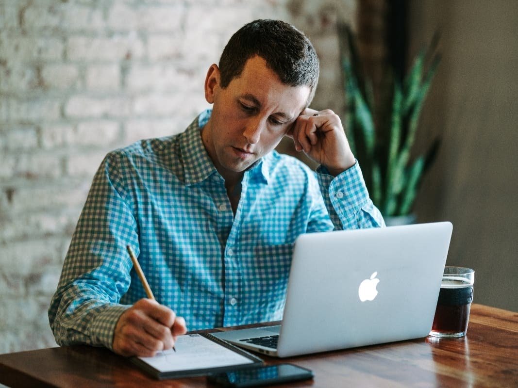 Certified Financial Planner Kevin Mahoney helping millennial clients